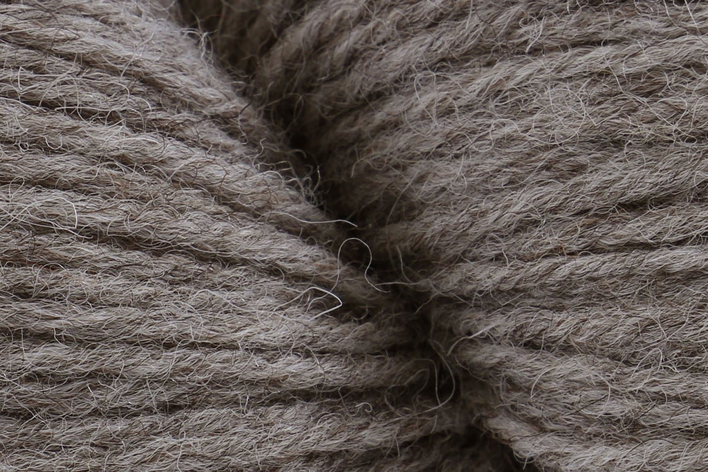 West Yorkshire Spinners Jacobs Hank DK Yarn - 100g, Luxury 100% British Wool Rustic Undyed Soft Double Knitting Crochet Yarn for Blankets, Cardigans & Sweaters