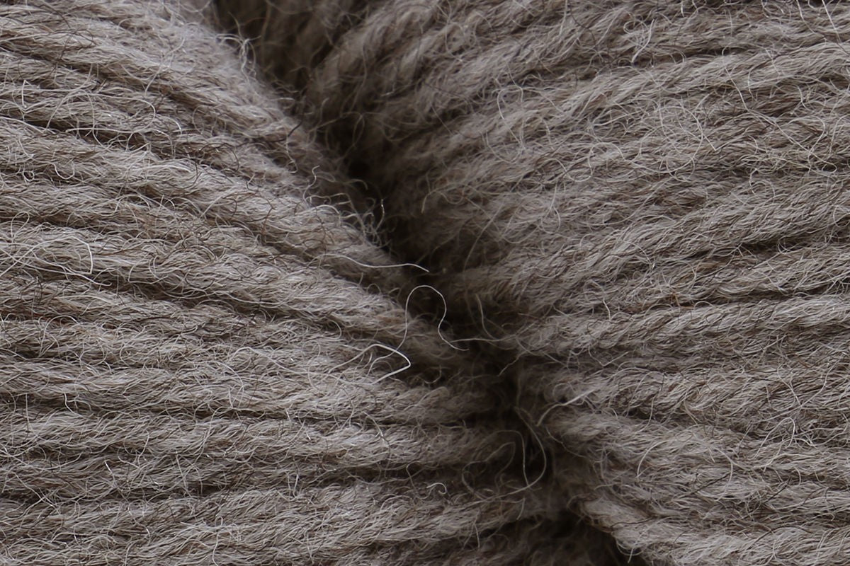 West Yorkshire Spinners Jacobs Hank DK Yarn - 100g, Luxury 100% British Wool Rustic Undyed Soft Double Knitting Crochet Yarn for Blankets, Cardigans & Sweaters