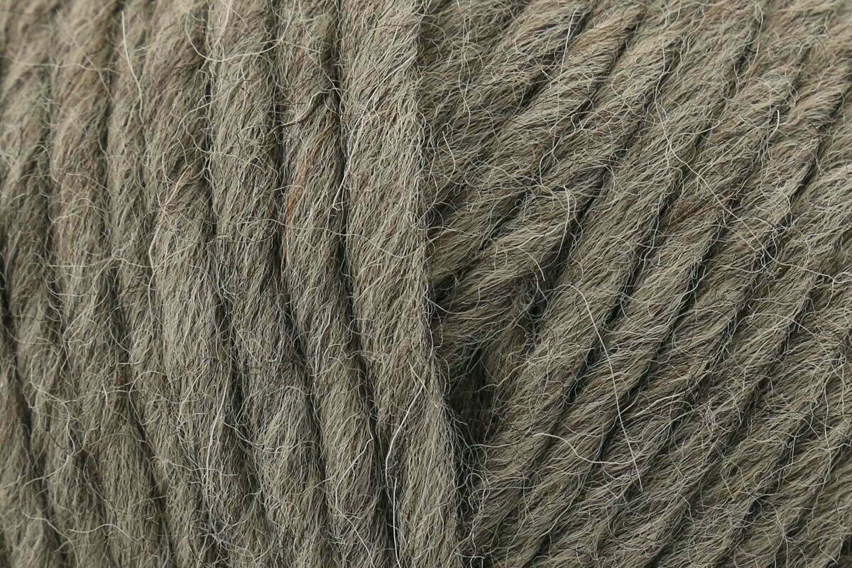 Baa Ram Ewe Meadow Super Chunky Yarn - 100g, 100% British Suffolk Wool for Knitting & Crochet, Soft Lightweight Yarn for Garments, Blankets & Accessories