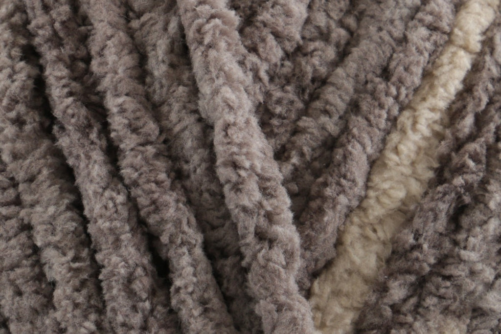 Bernat Blanket Super Chunky Yarn - 300G, 100% Polyester Soft Plush Chenille Thick Crochet & Knitting Wool for Cosy Blankets, Cushion Covers & Home Decor