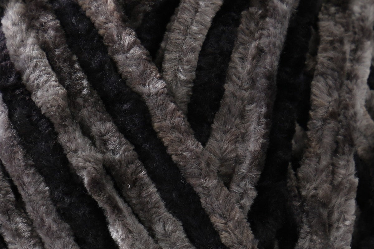 Bernat Crushed Velvet Aran Yarn - 300G, Luxury 100% Polyester Soft Chenille Thick Jumbo Knitting & Crochet Yarn for Cushions, Blankets & Winter Accessories