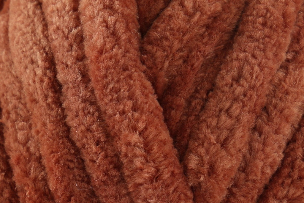 Cygnet Scrumpalicious Super Chunky Yarn - 200g, Soft 100% Polyester Crochet Knitting Velvety Finish Chenille Yarn for Blankets, Oversized Knitwear & Cushions